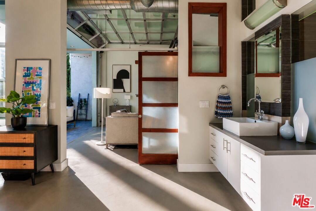 1152 N La Cienega Blvd Unit: 201