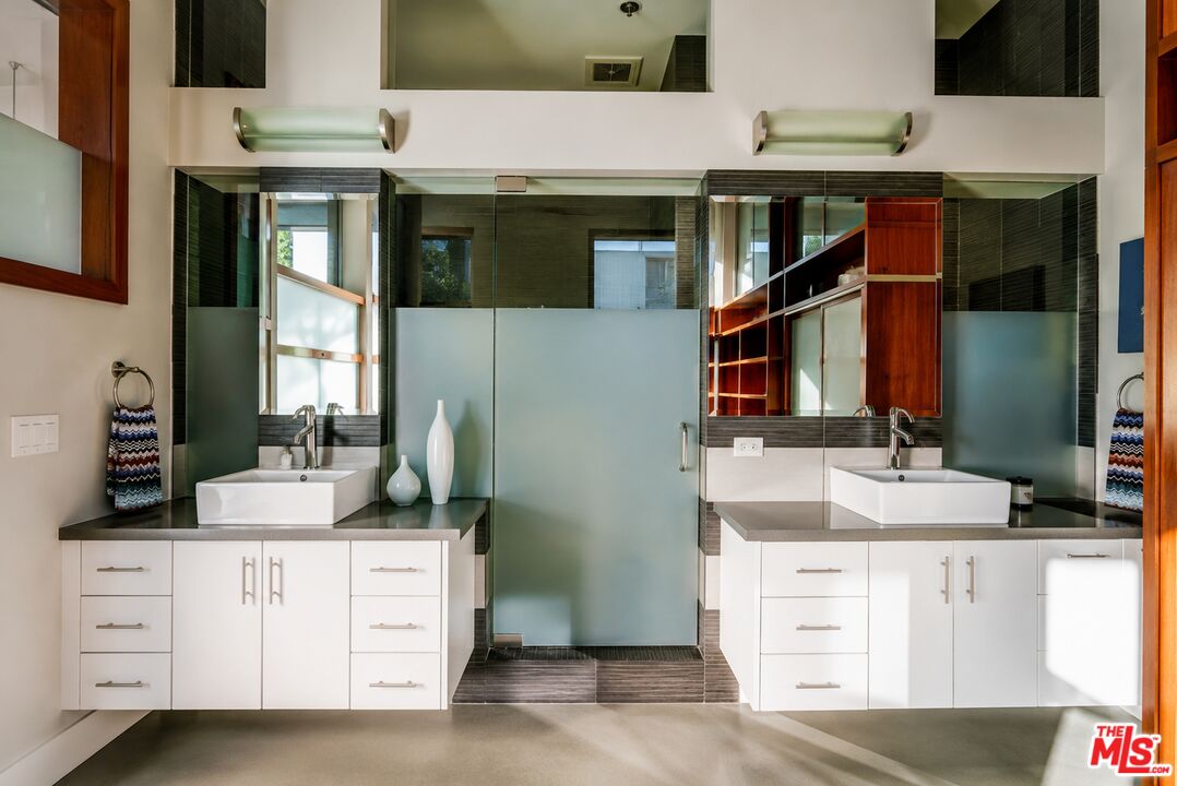 1152 N La Cienega Blvd Unit: 201