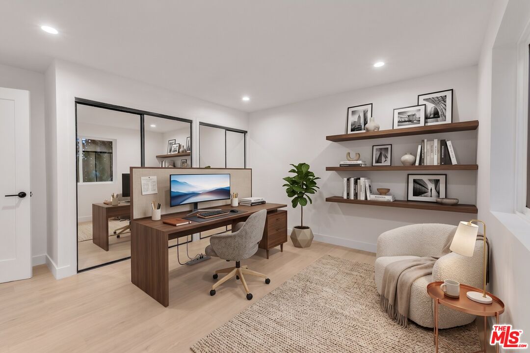 6913 Encino Ave Unit: Lower Unit