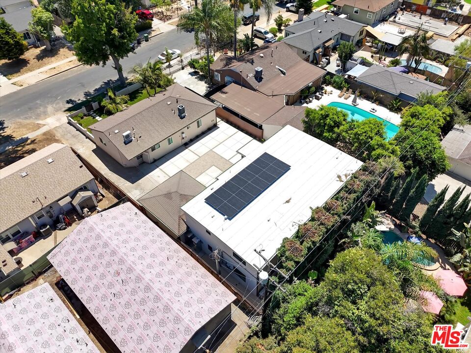 6913 Encino Ave Unit: Lower Unit