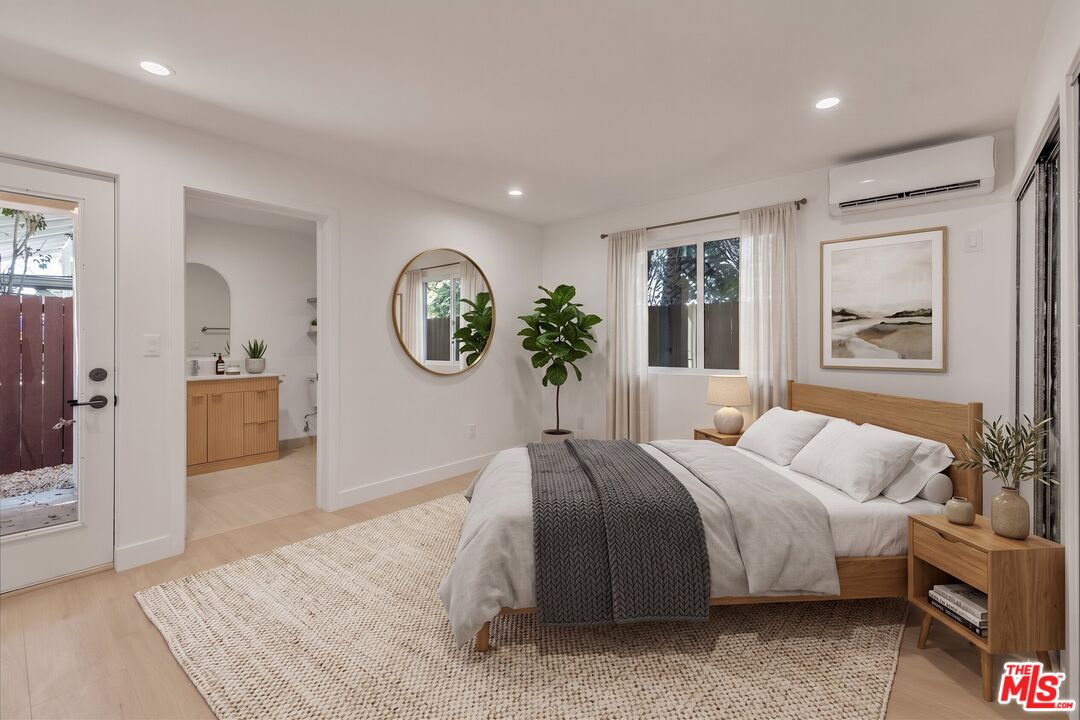 6913 Encino Ave Unit: Lower Unit