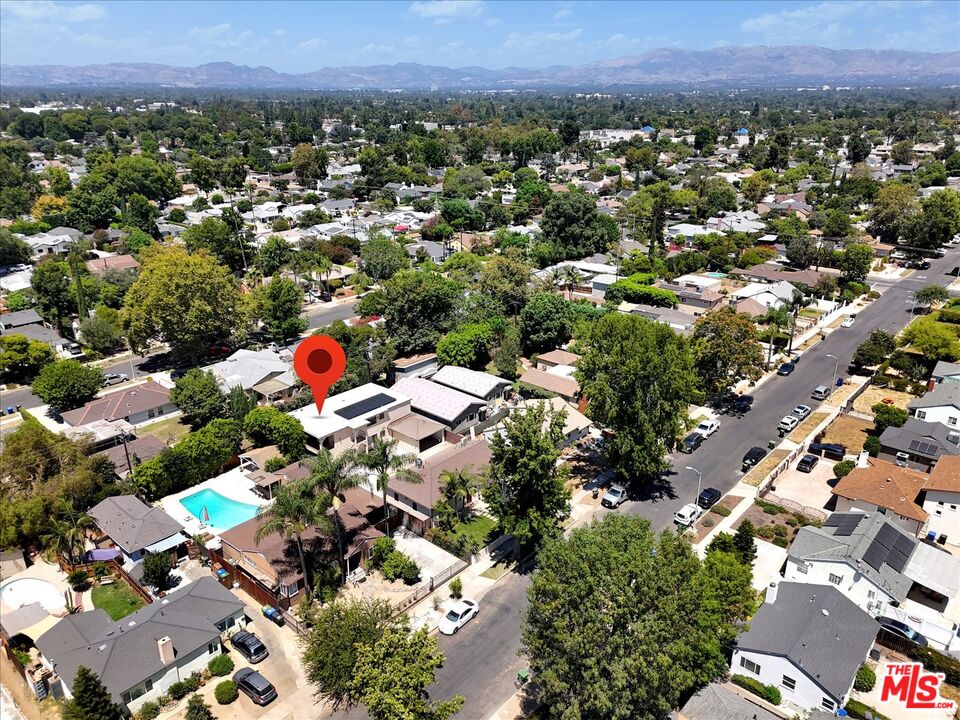 6913 Encino Ave Unit: Lower Unit