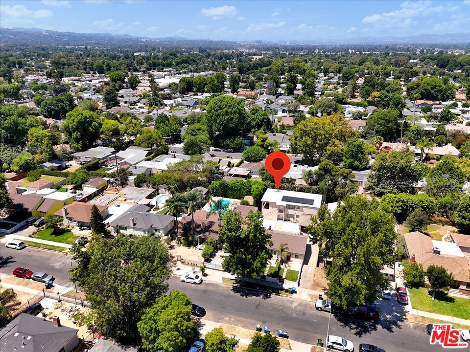 6913 Encino Ave Unit: Lower Unit