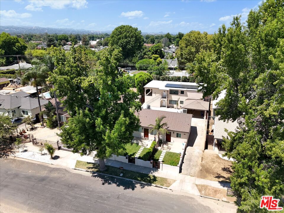 6913 Encino Ave Unit: Lower Unit