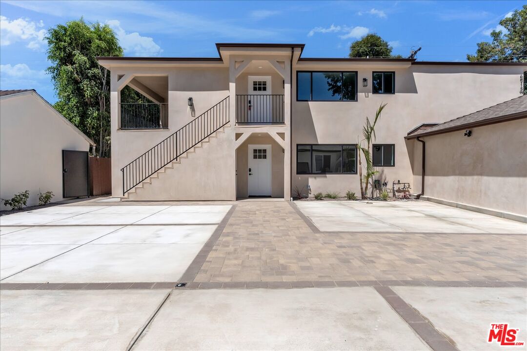 6913 Encino Ave Unit: Upper unit