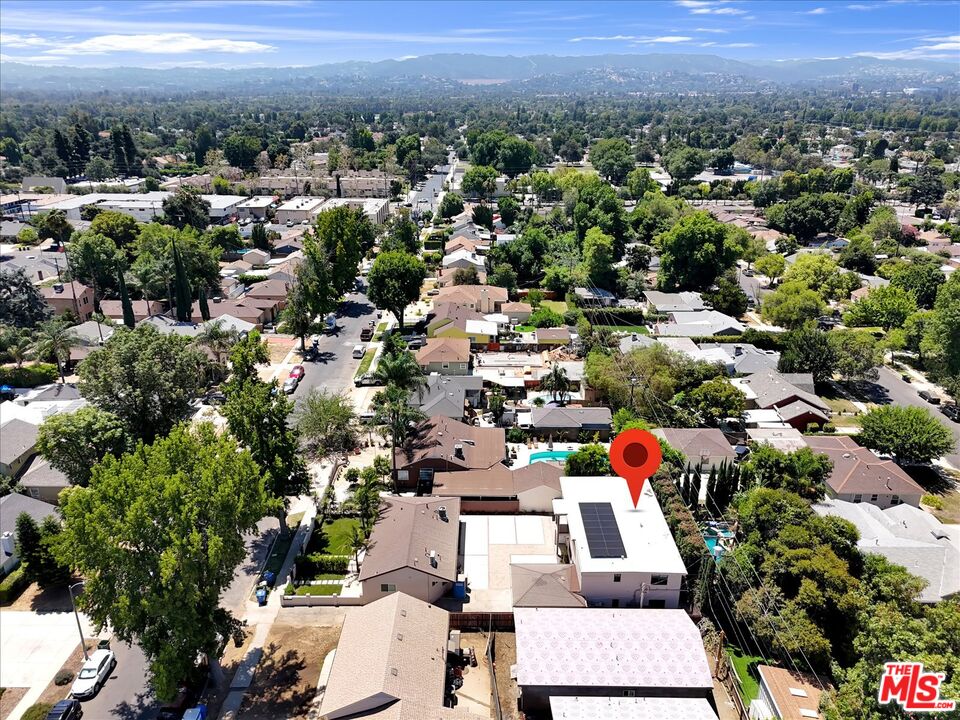 6913 Encino Ave Unit: Upper unit