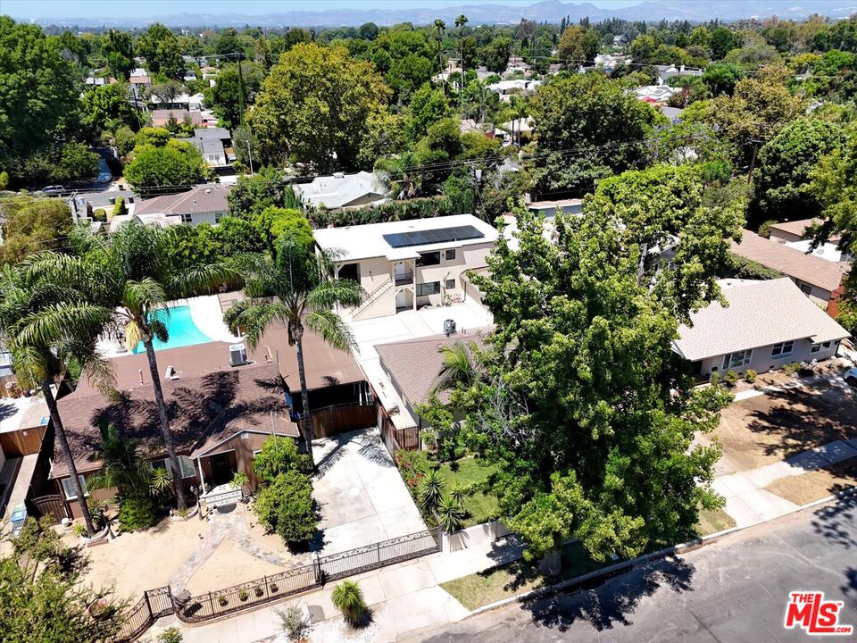 6913 Encino Ave Unit: Upper unit