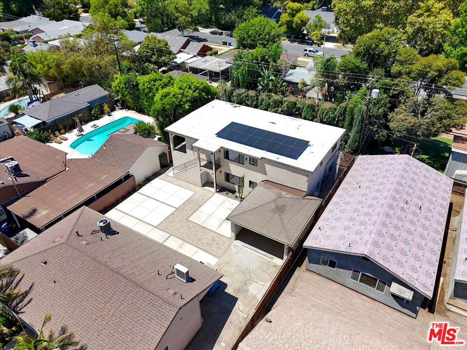 6913 Encino Ave Unit: Upper unit