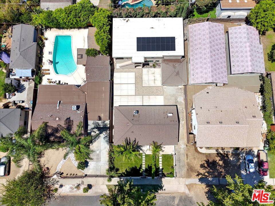 6913 Encino Ave Unit: Upper unit