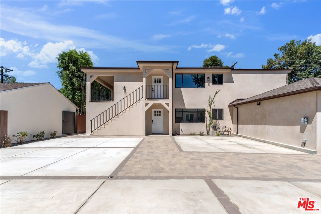6913 Encino Ave Unit: Upper unit