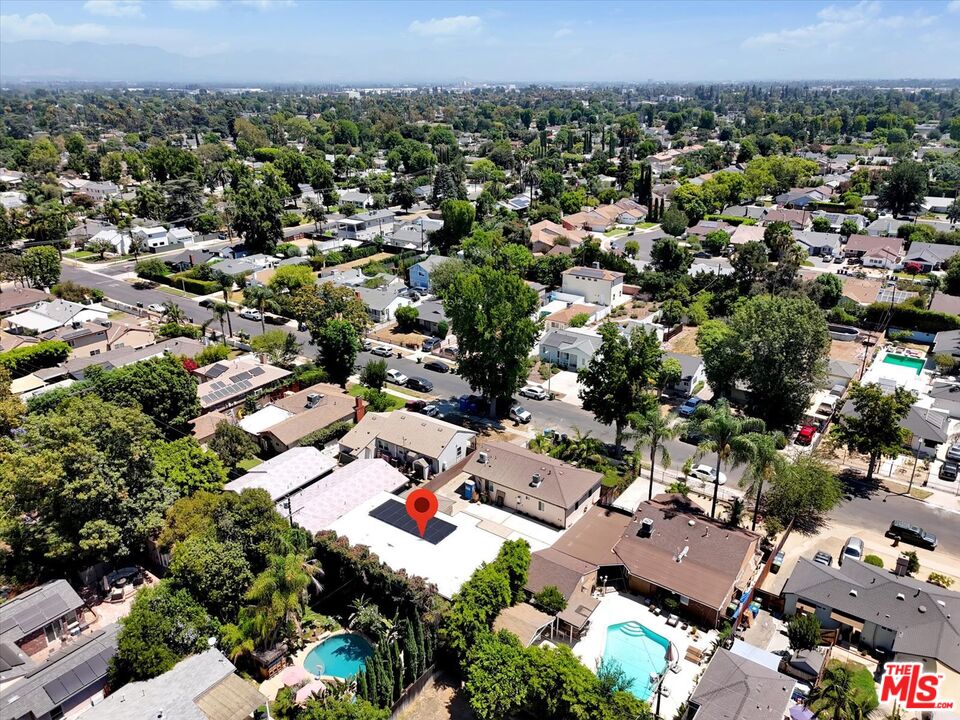 6913 Encino Ave Unit: Upper unit