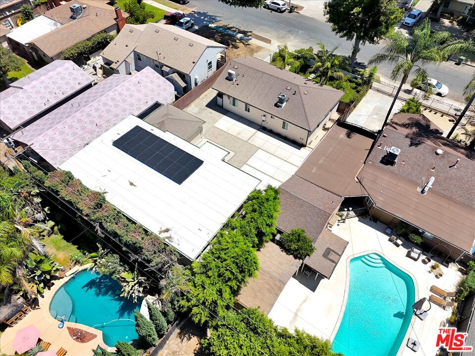 6913 Encino Ave Unit: Upper unit
