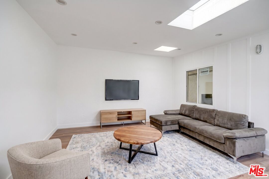 19924 Welby Way Unit: 1/2