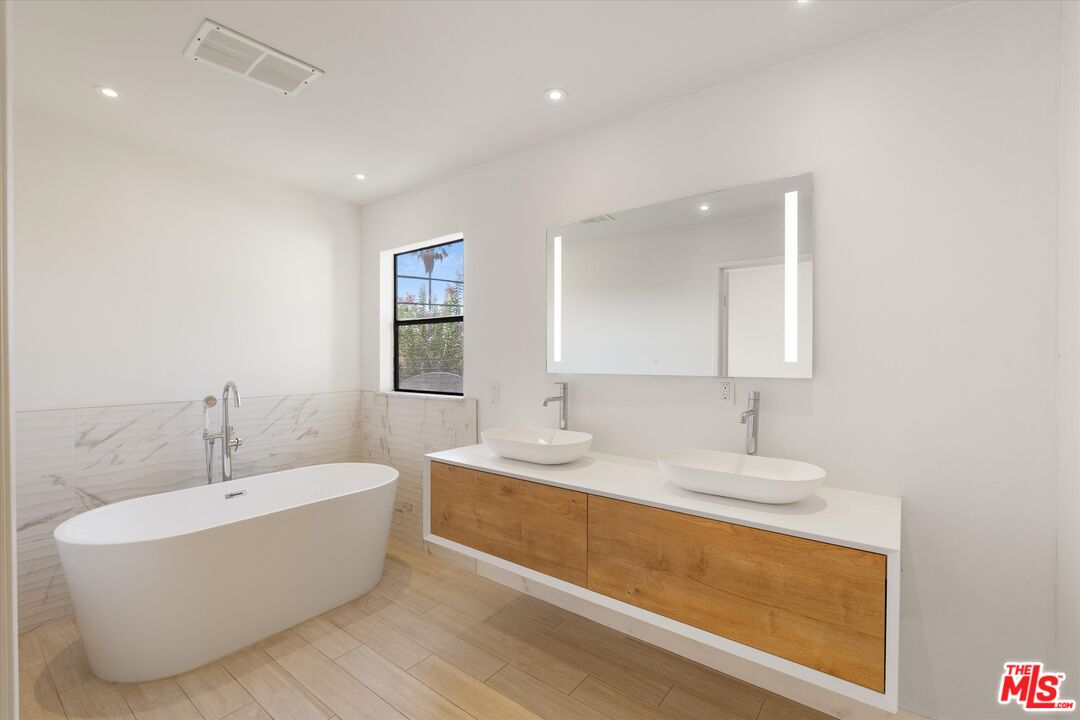 432 S Hamel Rd Unit: 201