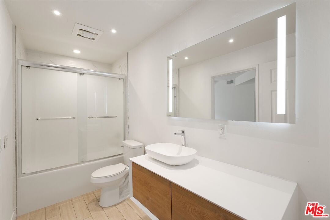 432 S Hamel Rd Unit: 201