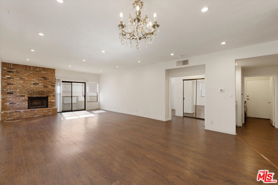 432 S Hamel Rd Unit: 201