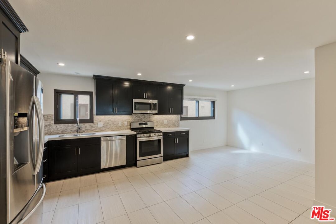 6930 De Celis Pl Unit: 34