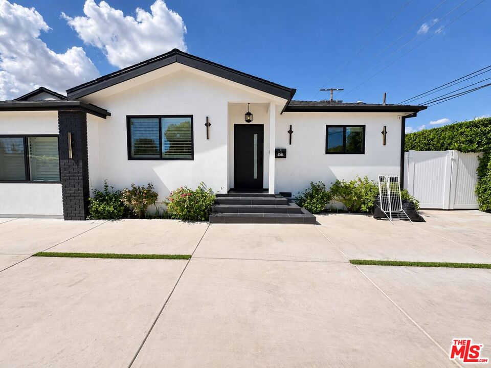 6385 Zelzah Ave