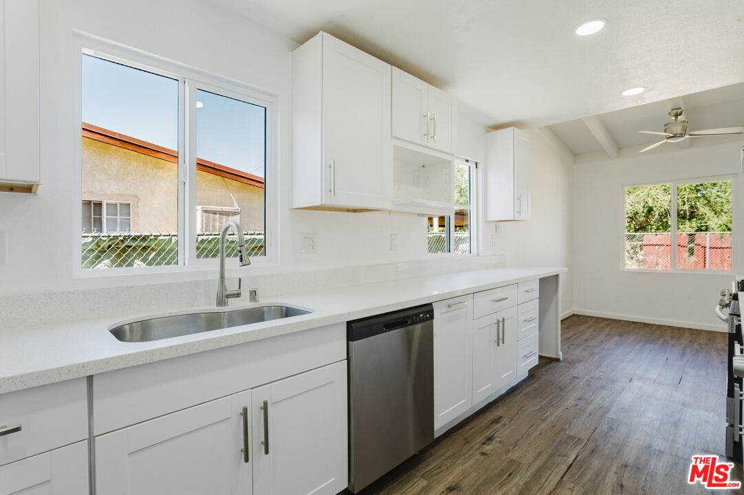 713 W Avenue H10