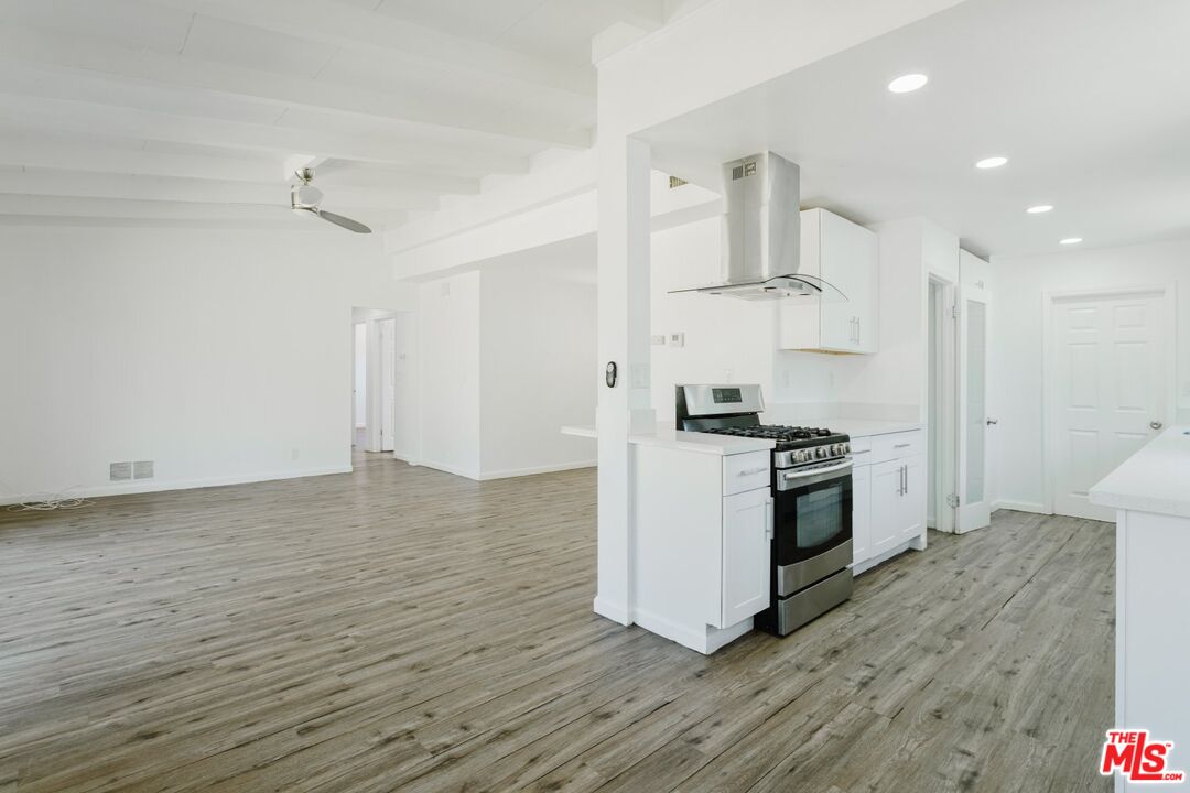 713 W Avenue H10