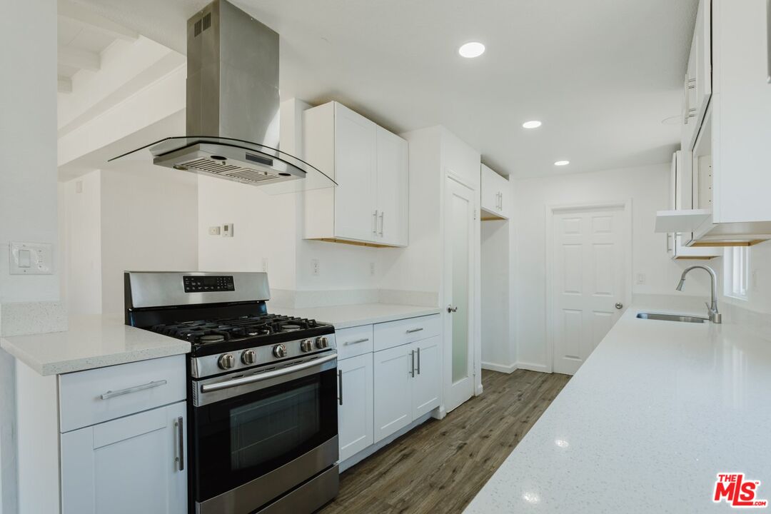 713 W Avenue H10