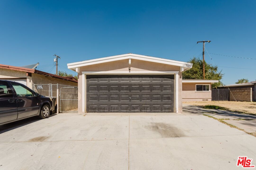 713 W Avenue H10