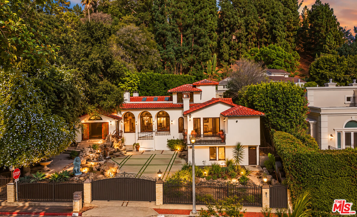 1260 Roscomare Rd