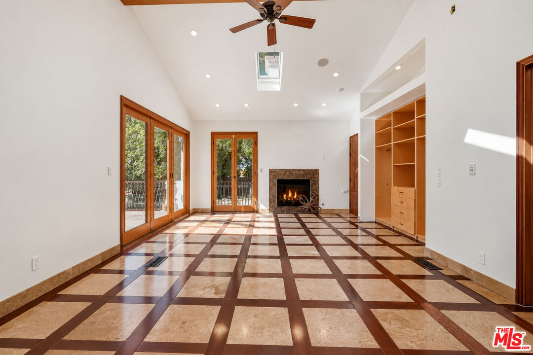 1260 Roscomare Rd