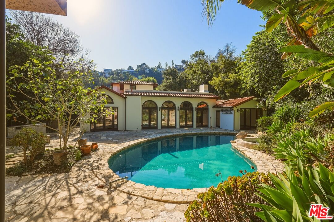 1260 Roscomare Rd