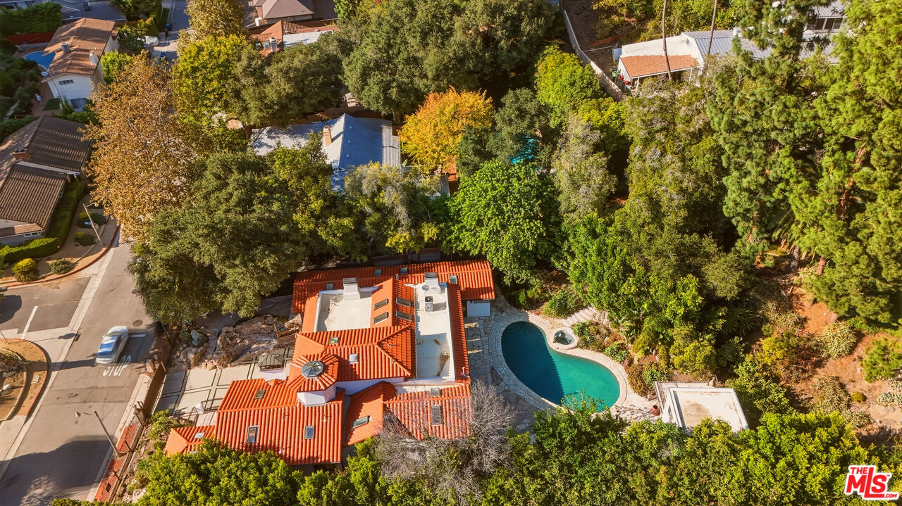 1260 Roscomare Rd