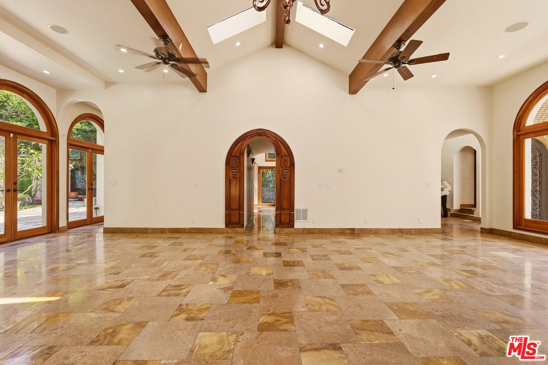 1260 Roscomare Rd