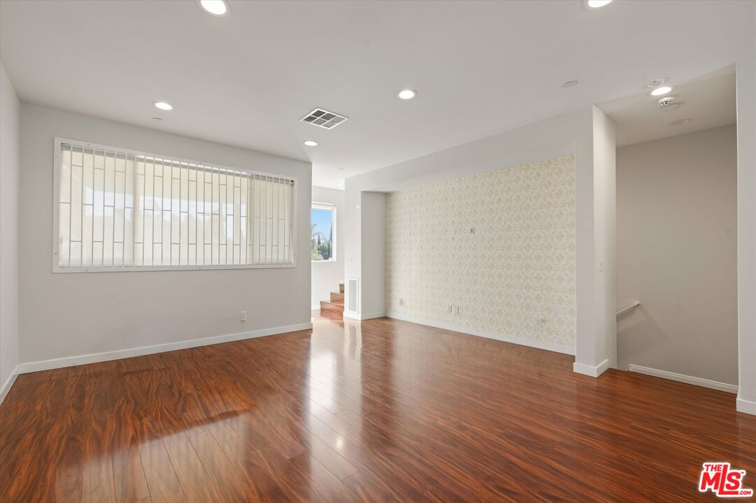 13225 Victory Blvd