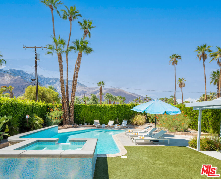 475 E Desert Willow Cir