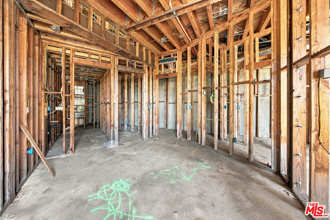 1688 Sunset Plaza Dr