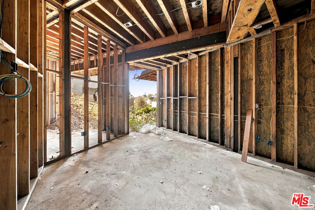 1688 Sunset Plaza Dr