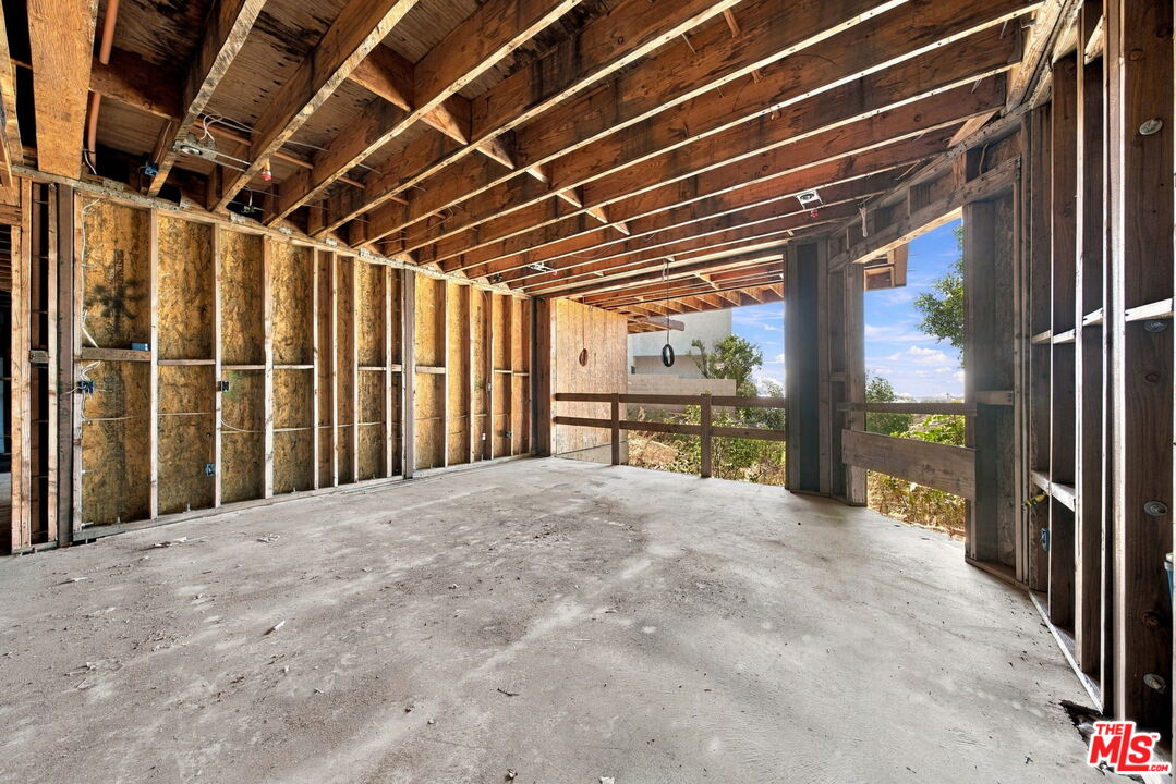 1688 Sunset Plaza Dr
