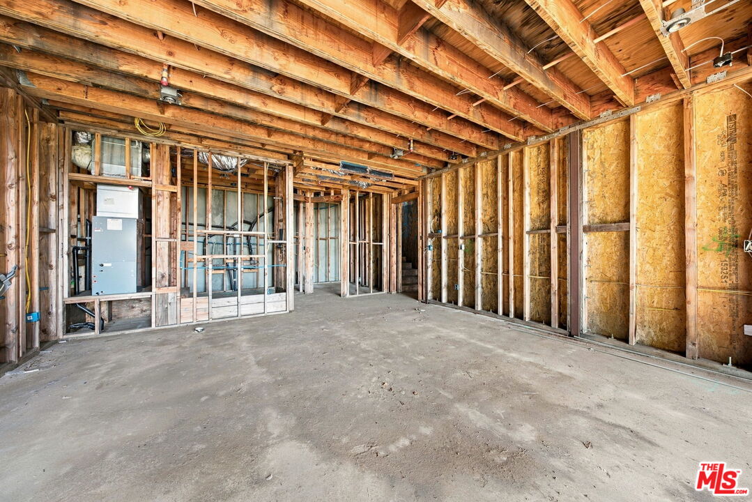 1688 Sunset Plaza Dr