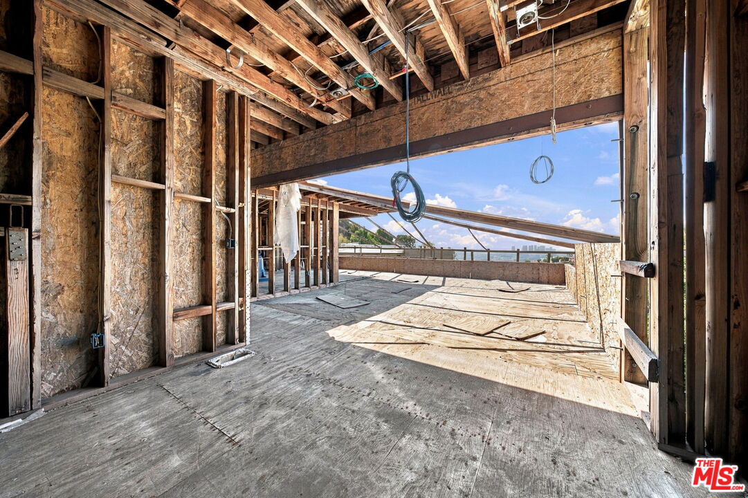 1688 Sunset Plaza Dr