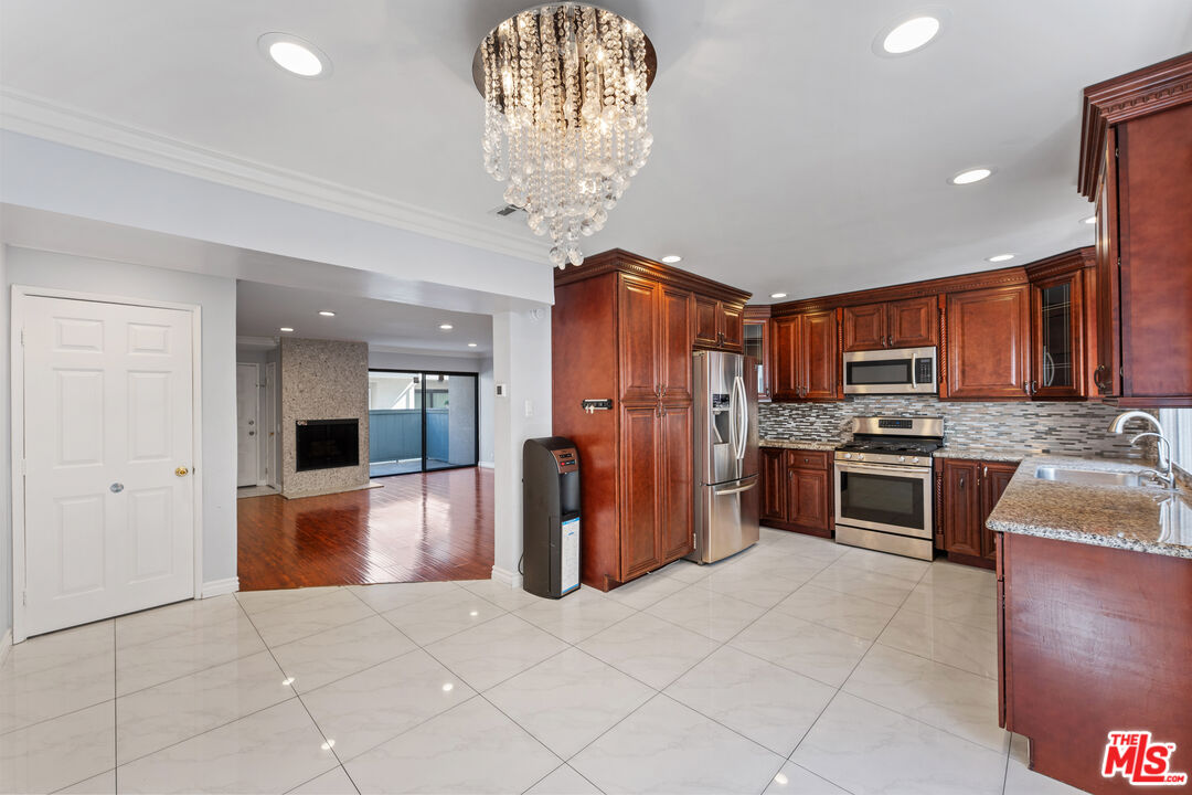 7869 Ventura Canyon Ave Unit: 306