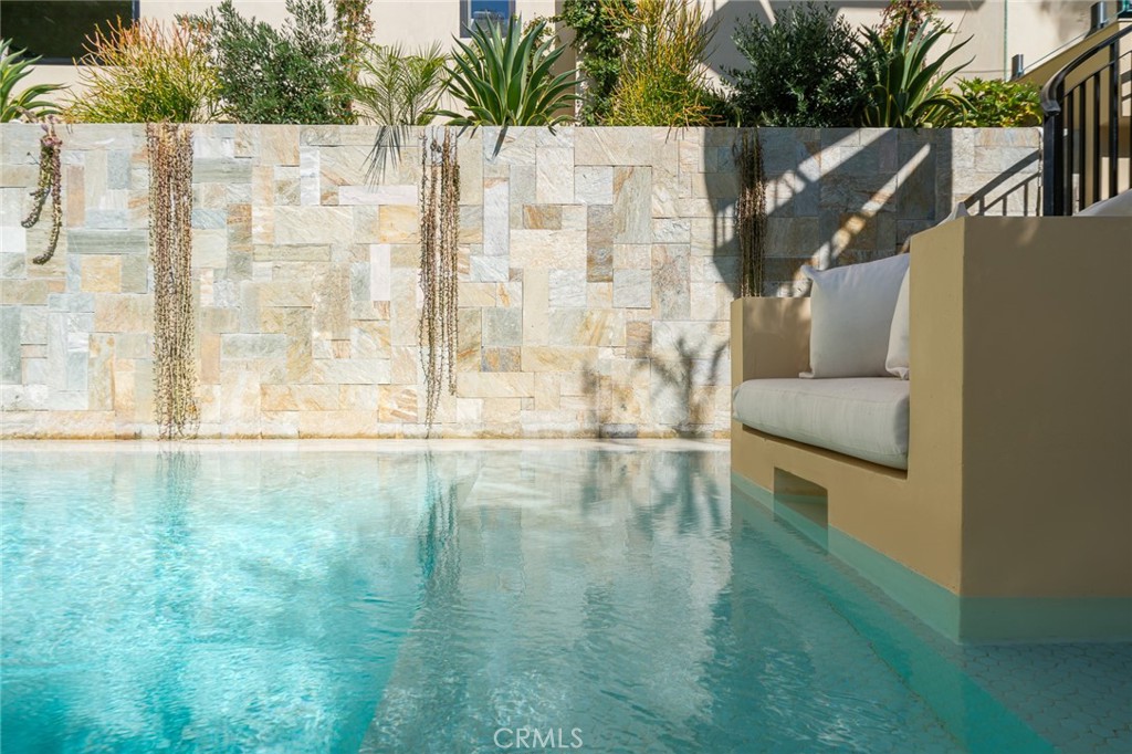 8378 Hollywood Boulevard