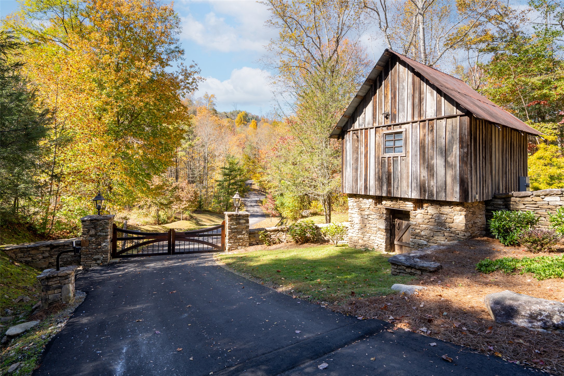 17 Pilot Knob Road