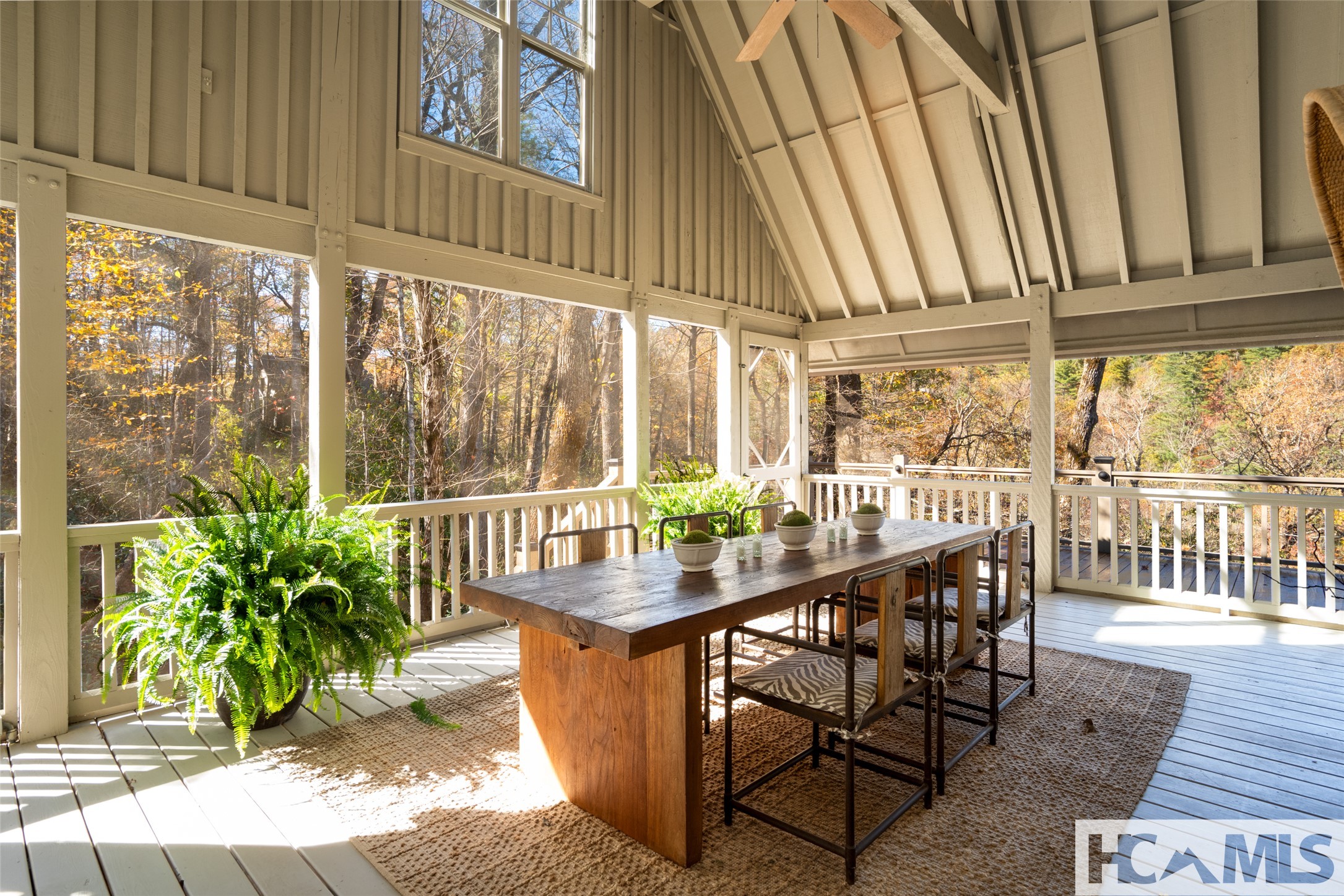 1527 Wandering Ridge Road