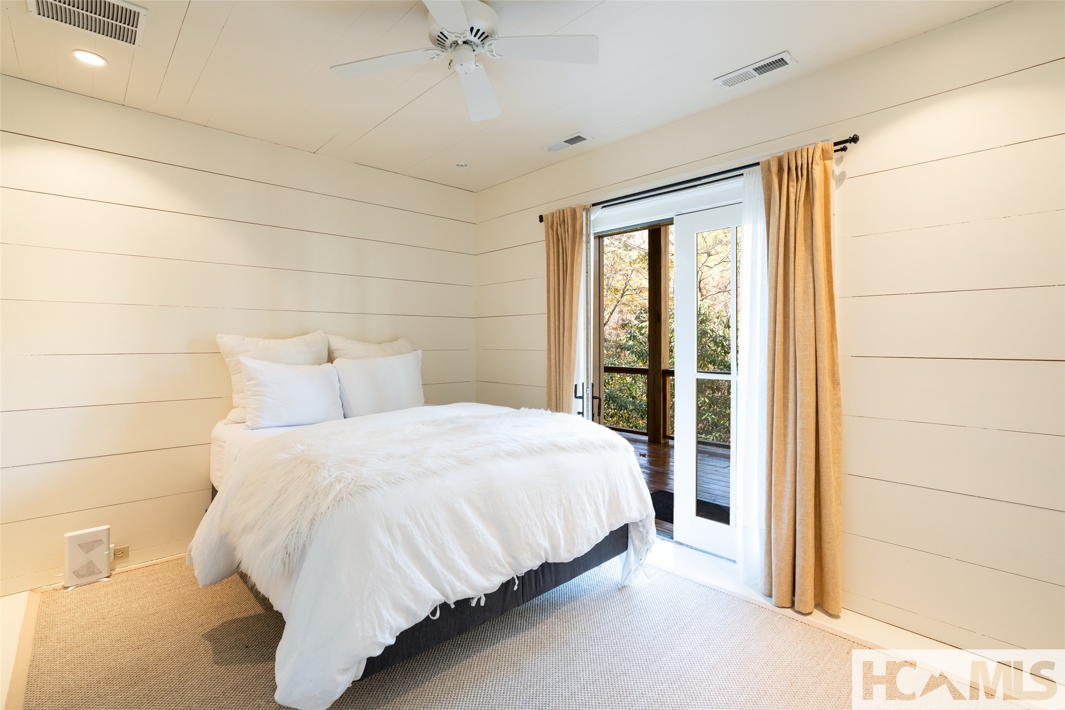 1527 Wandering Ridge Road