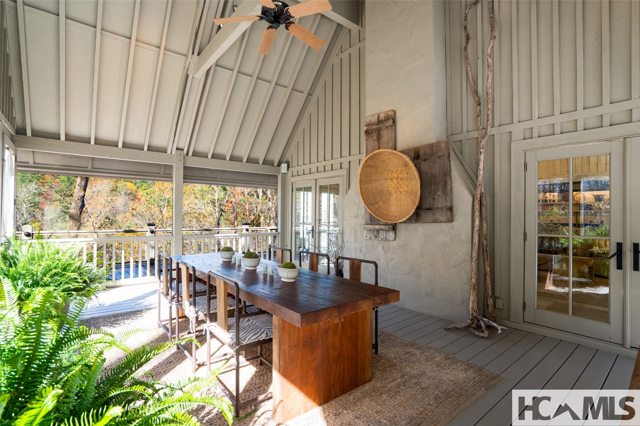 1527 Wandering Ridge Road