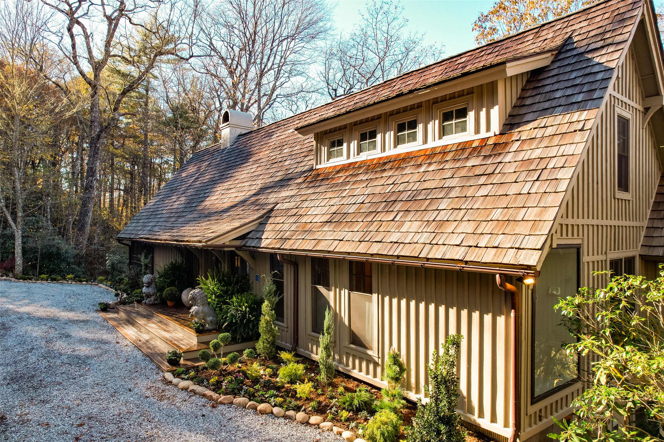 1527 Wandering Ridge Road