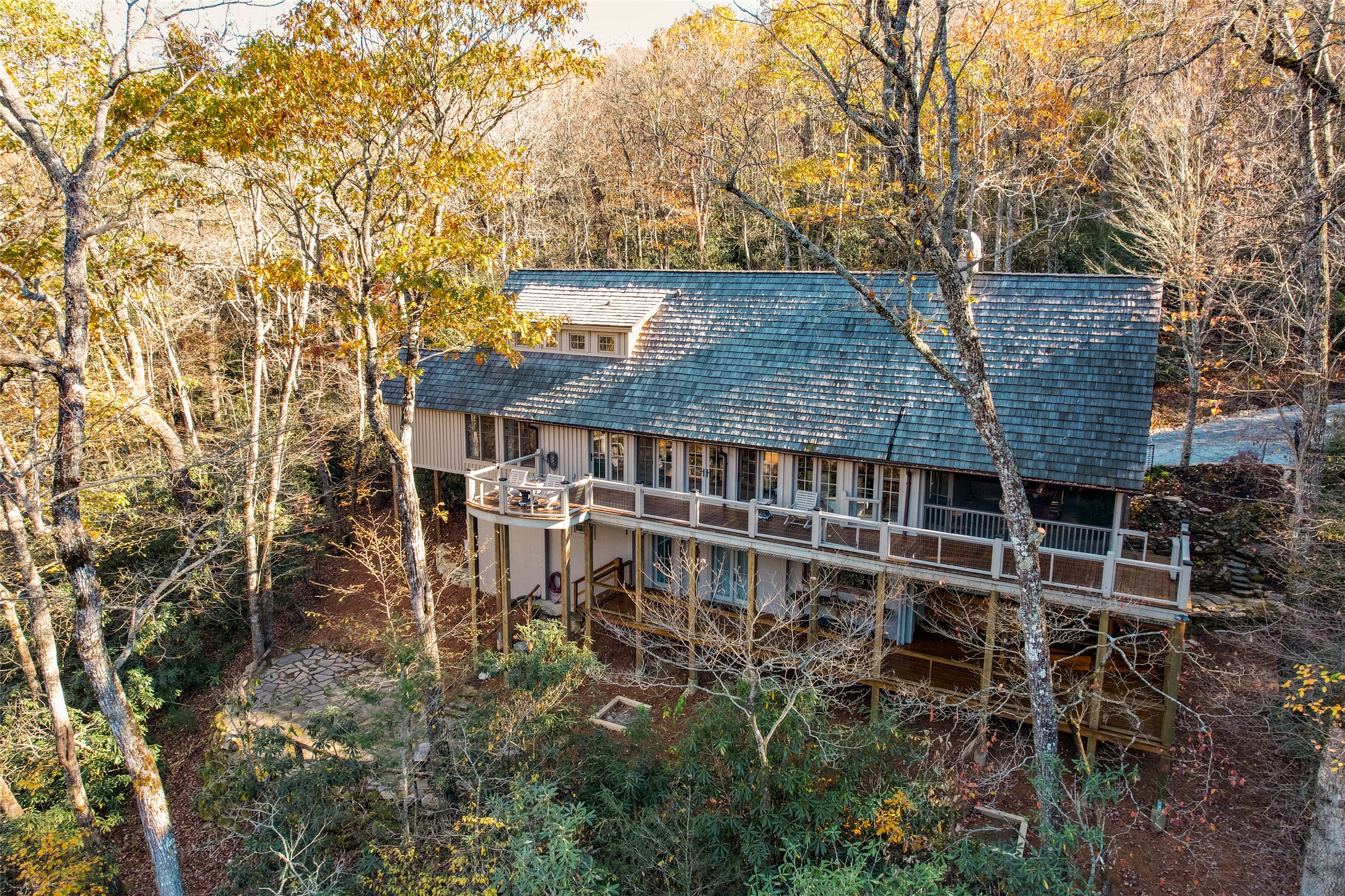 1527 Wandering Ridge Road