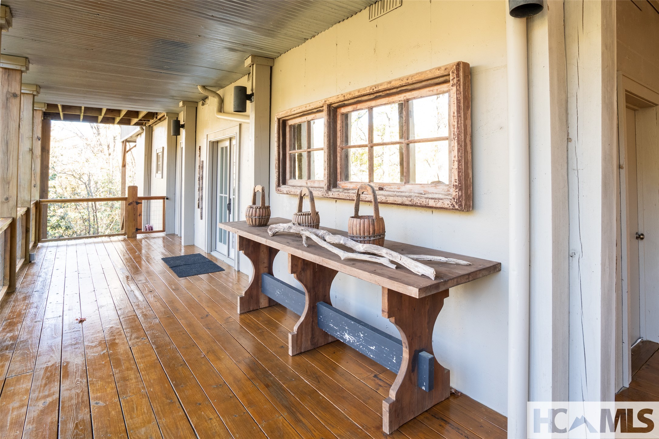 1527 Wandering Ridge Road