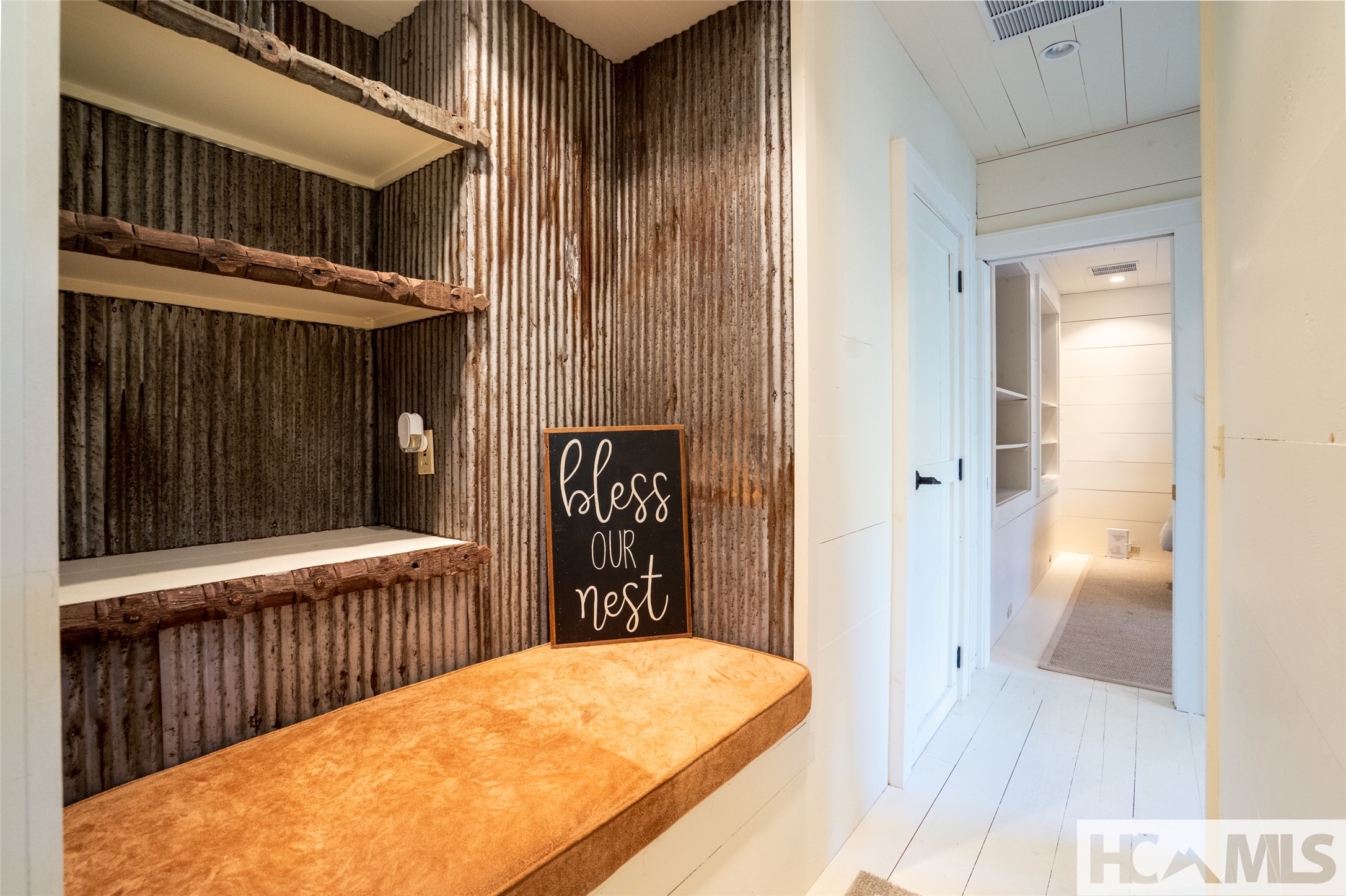 1527 Wandering Ridge Road