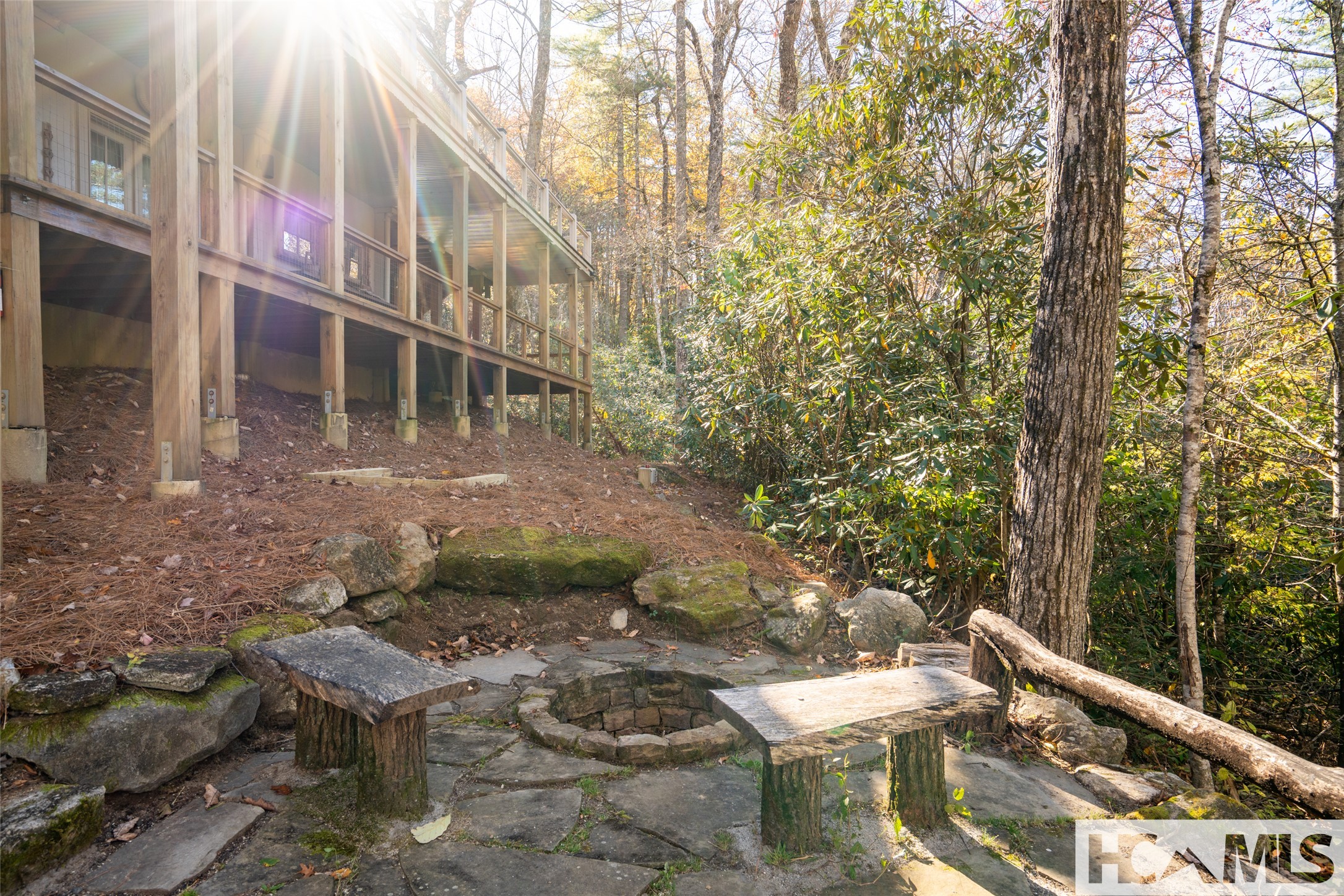 1527 Wandering Ridge Road