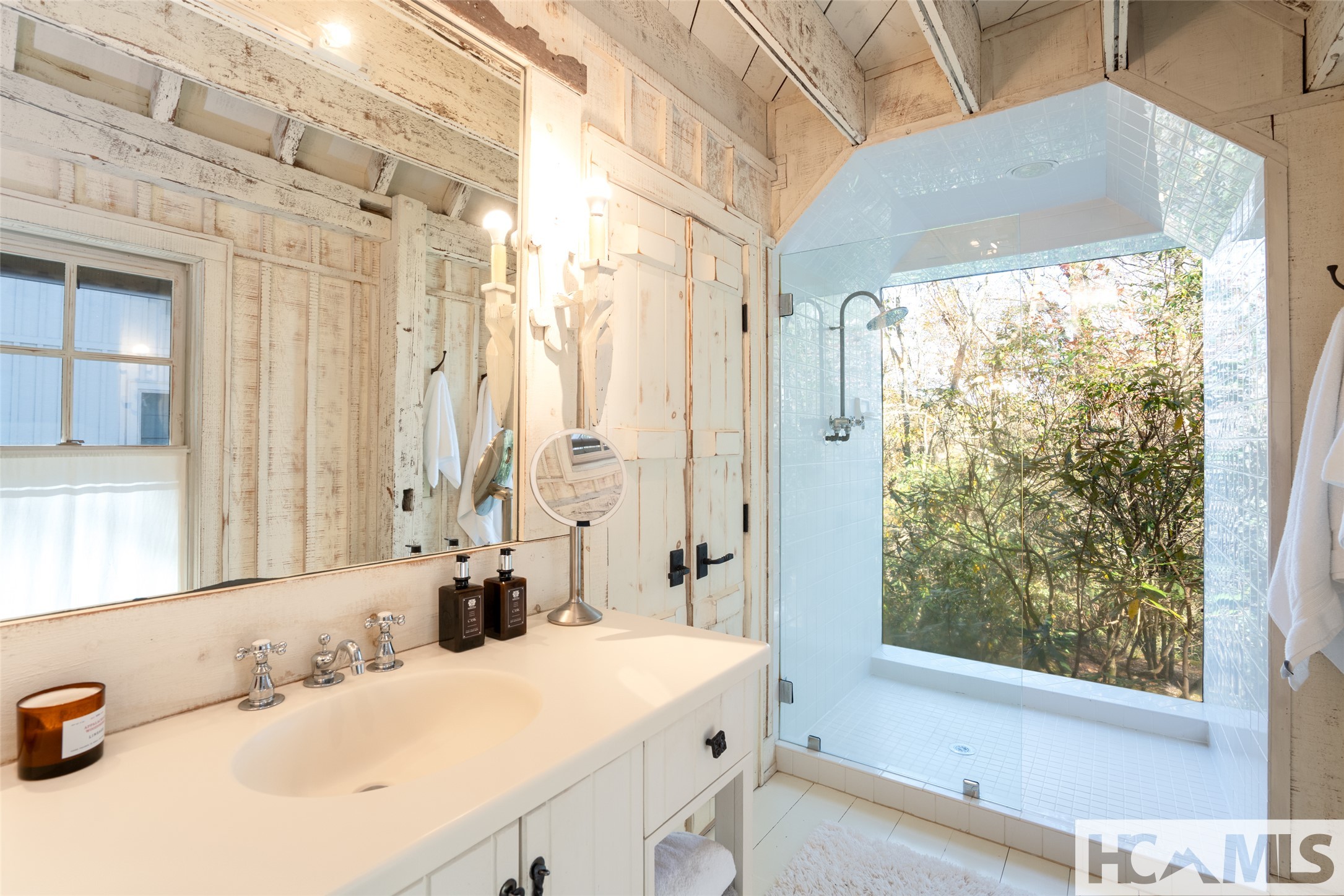 1527 Wandering Ridge Road